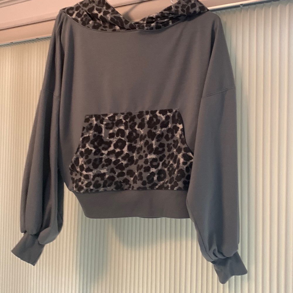 Zenana cropped hoodie.